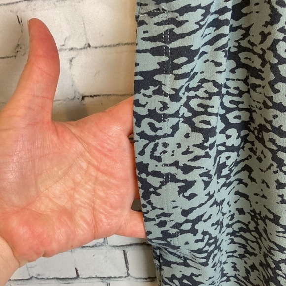 Athleta Salutation Joggers Ocelot Spot Print Blue Green Animal Print L Workout - Picture 4 of 13